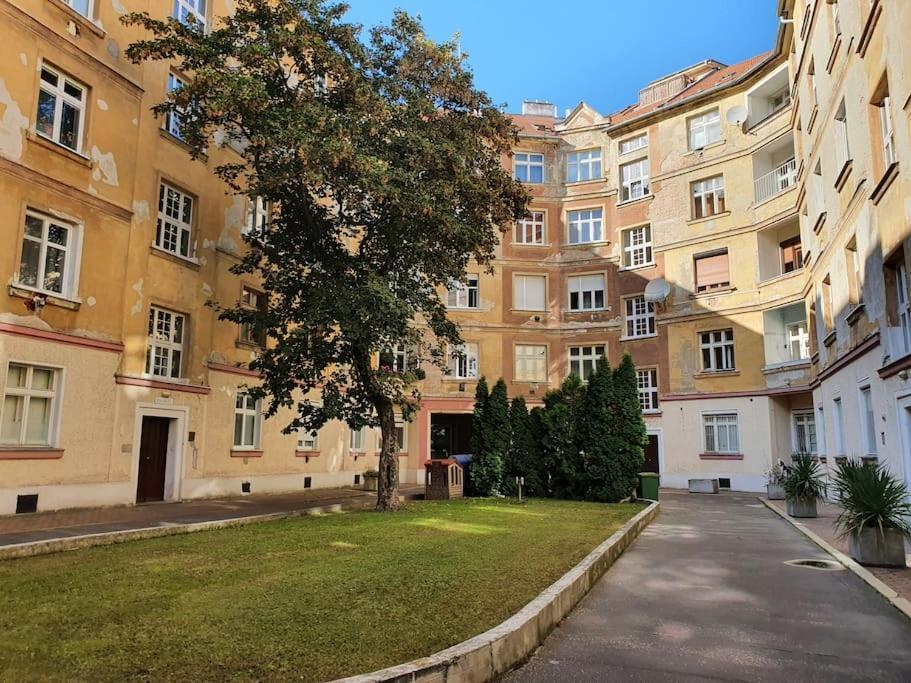 Lovely & Unique Apt In The Historic Center. Bratislava Exterior foto